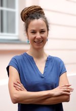 Porträt Dr. Claudia Regler, M.A. Wissenschaftliche Mitarbeiterin Porträt Dr. Claudia Regler, M.A. Wissenschaftliche Mitarbeiterin